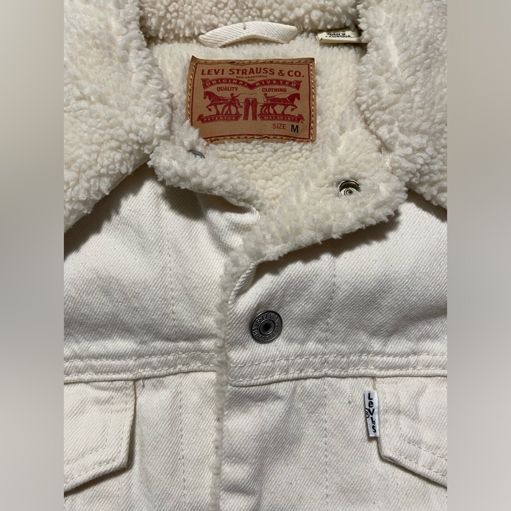 NWT LEVI’S EX-BOYFRIEND SHERPA TRUCKER JACKET - Picture 7 of 7